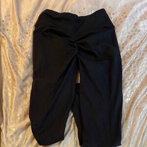 Women’s Black CrossOver Leggings With Scrunch